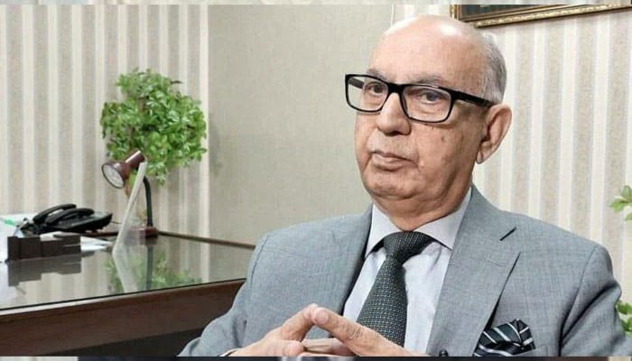 کے پی میں عدم اعتماد کی تجویز زیر بحث نہیں، صوبے کو بحران میں ڈالنے کا کام نہیں کرینگے: عرفان صدیقی