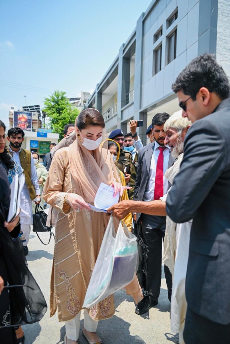 وزیراعلیٰ پنجاب مریم نواز شریف خود ڈی ایچ کیو ہسپتال پاکپتن پہنچ گئیں