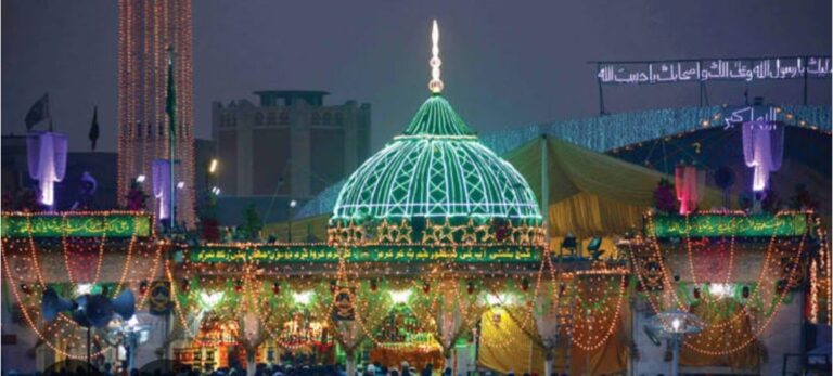 حضرت سید علی بن عثمان الہجویری المعروف داتا گنج بخش ؒ کے مزار کے سالانہ غسل مبارک کی تقریب.