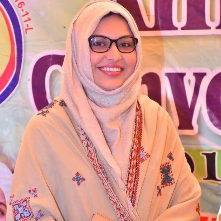 لاہور ایئرپورٹ پر تحریک انصاف کی رکن قومی اسمبلی عائشہ نذیر جٹ کو مختصر حراست کے بعد رہا کر دیا گیا
