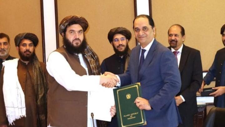 پاکستان اور افغانستان کے درمیان تجارتی تعلقات میں بڑی پیش رفت — ترجیحی تجارتی معاہدے پر دستخط