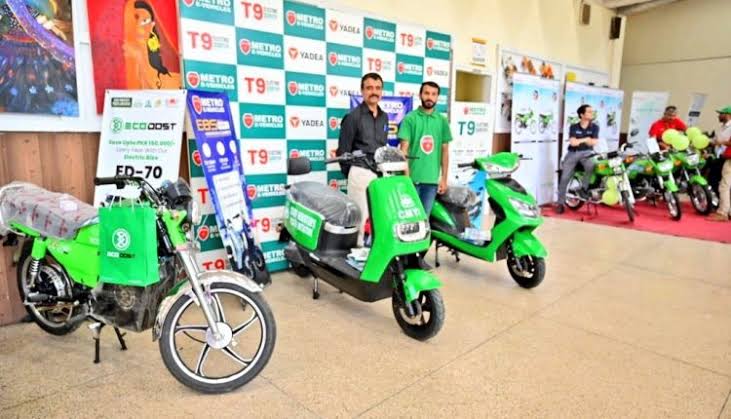 وزیراعظم کا بیروزگاروں کو الیکٹرک رکشے اور لوڈر فراہم کرنے کا اعلان