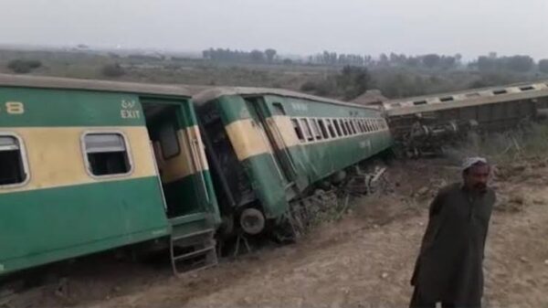بریکنگ نیوز: اسلام آباد ایکسپریس ٹرین حادثہ، 26 مسافر زخمی — ریسکیو آپریشن جاری