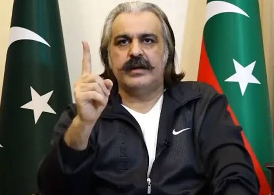 وزیراعلیٰ خیبرپختونخوا آمین اللہ گنڈاپور کے وارنٹ جاری، عدالت نے گرفتار کرکے پیش کرنے کا حکم دے دیا
