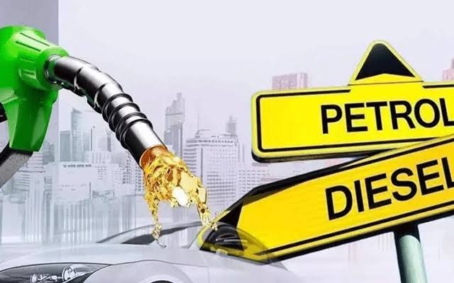 غریب عوام پر پٹرول بم گرانے کی تیاری، قیمتوں میں بڑے اضافے کا امکان