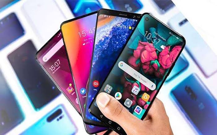 پاکستان نے 2025 کے پہلے پانچ مہینوں میں اپنے مقامی موبائل فون کی پیداوار کو نمایاں طور پر بڑھایا، جس نے 12.05 ملین ہینڈ سیٹس اسمبل کیے اور قومی طلب کا 94 فیصد پورا کیا۔  پی ٹی اے